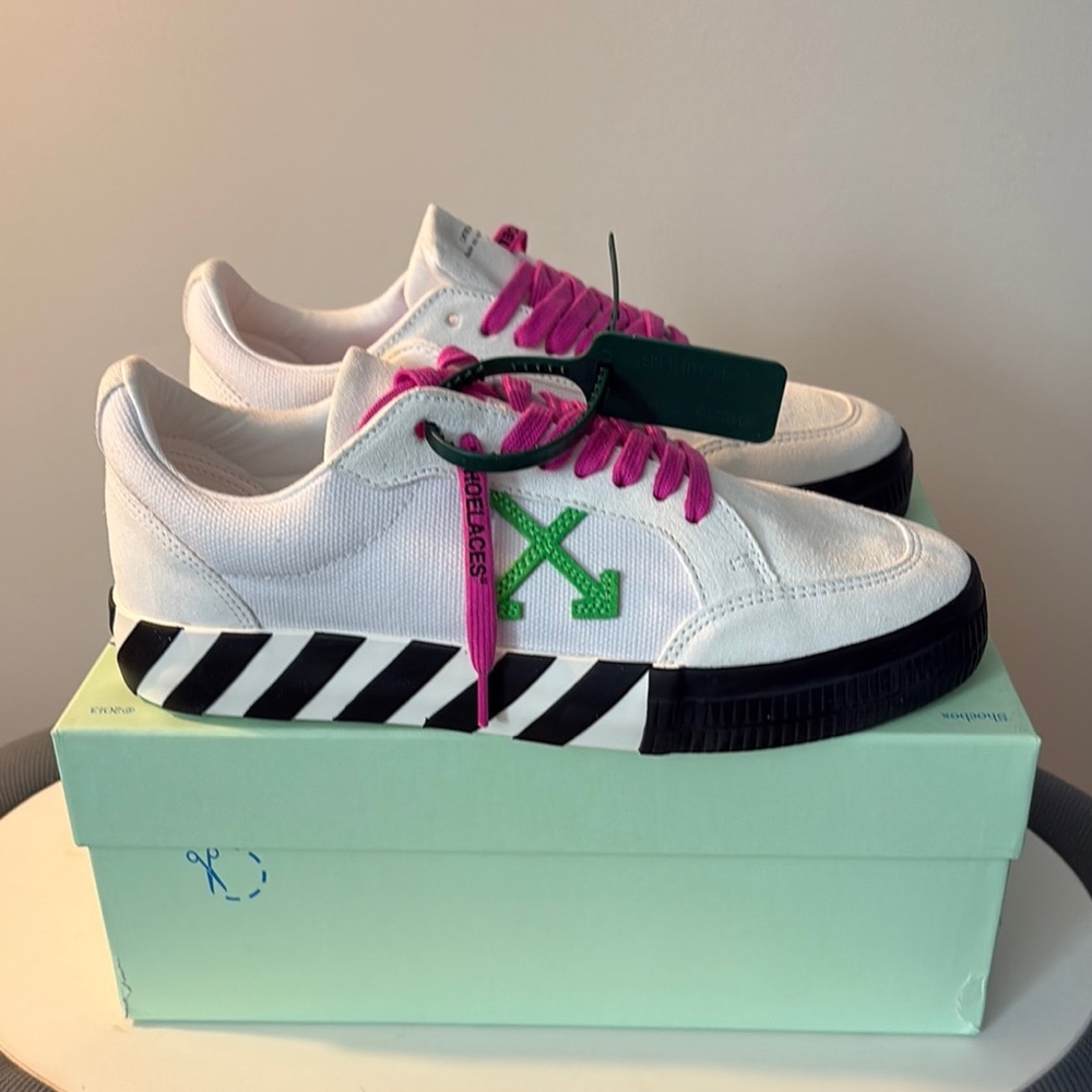 Men’s Off-White Vulcanized Sneakers Size 8 *NEW*
